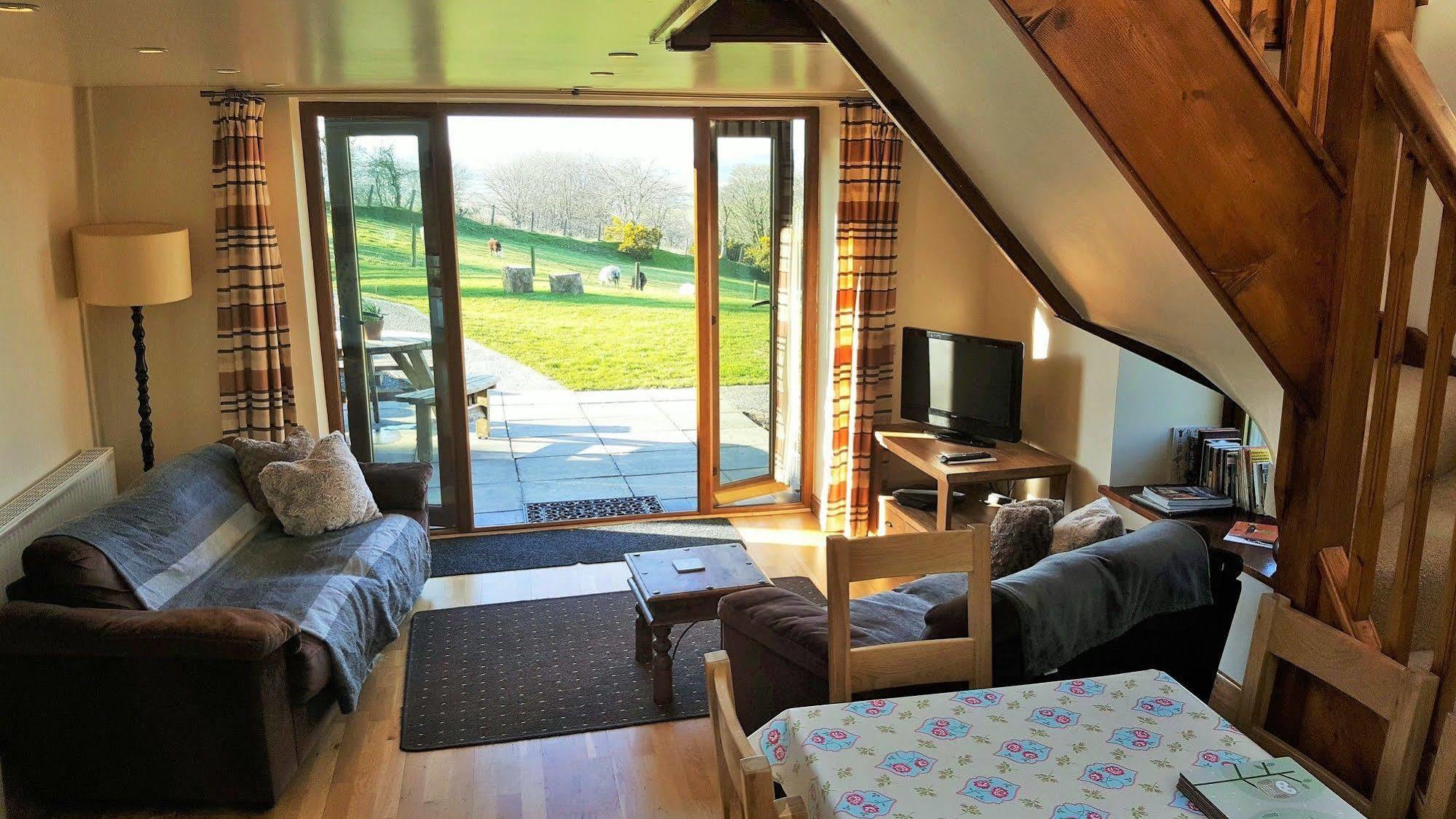 Nant yr Onnen B&B&Holiday Cottage Tregaron Exteriör bild