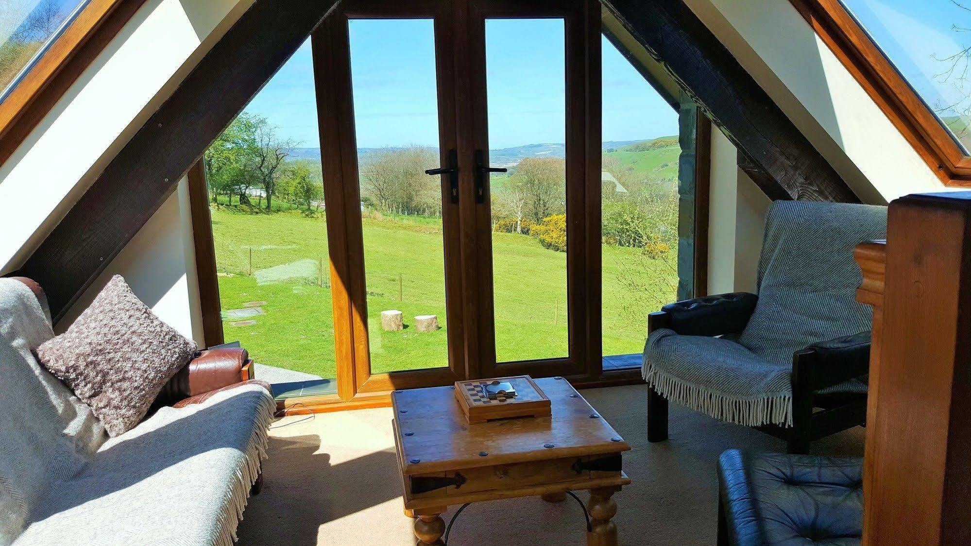 Nant yr Onnen B&B&Holiday Cottage Tregaron Exteriör bild