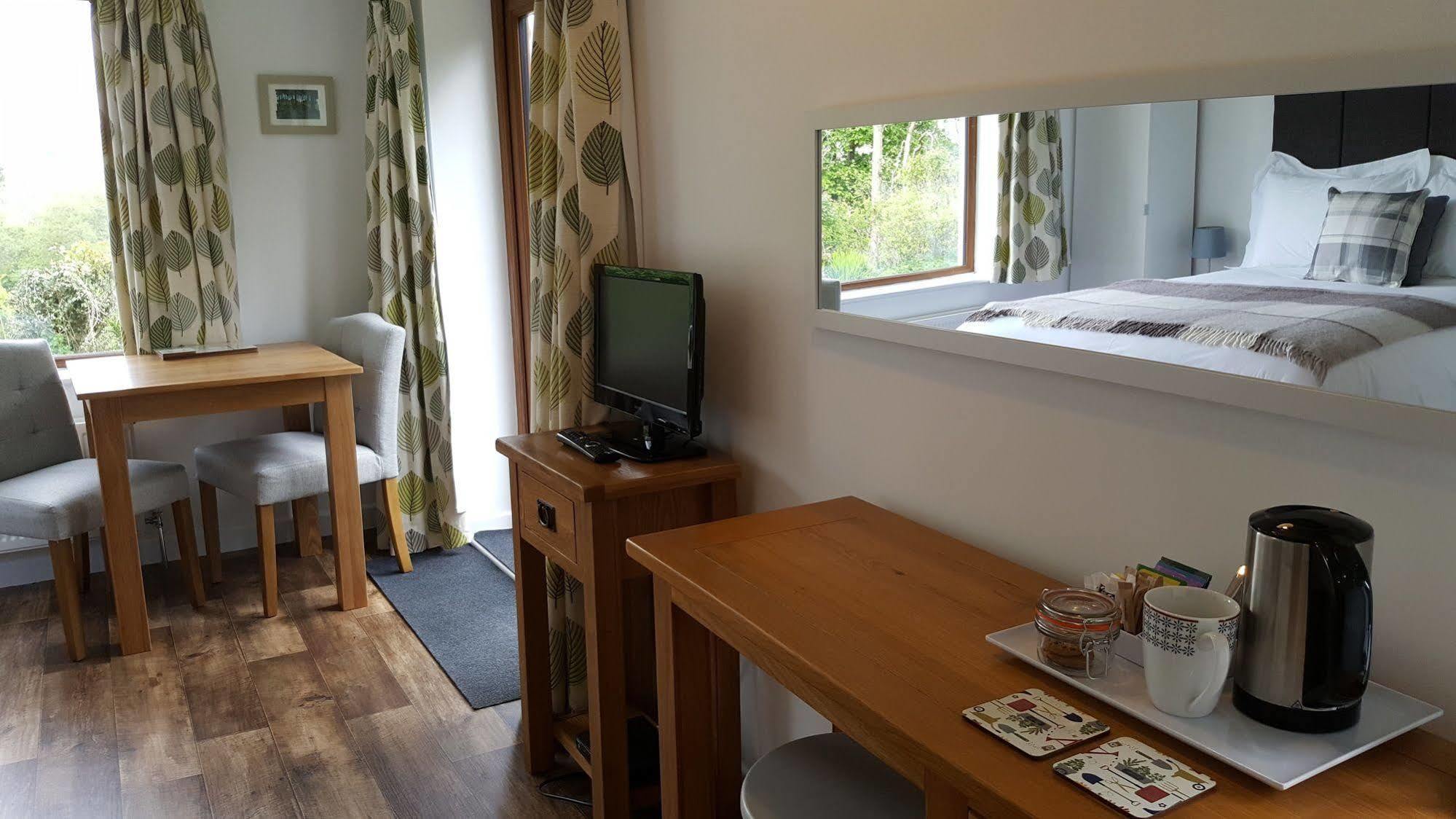Nant yr Onnen B&B&Holiday Cottage Tregaron Exteriör bild