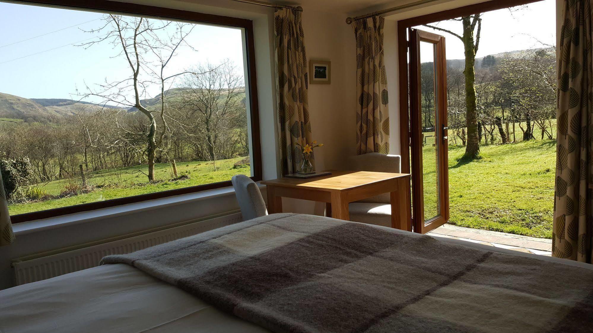 Nant yr Onnen B&B&Holiday Cottage Tregaron Exteriör bild
